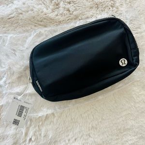 NWT Everywhere Belt Bag